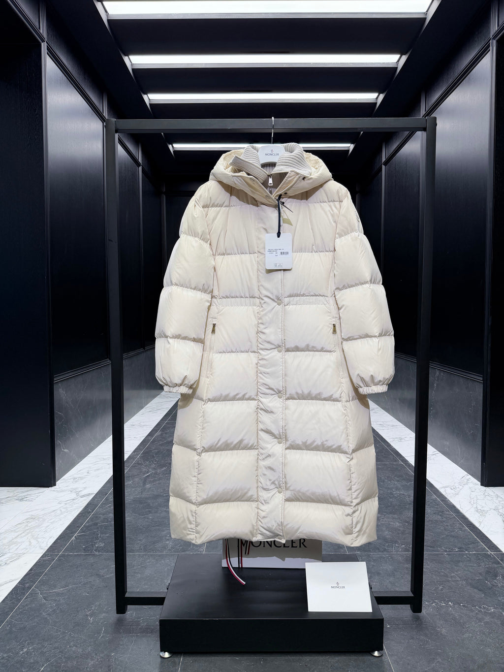 MONCLER LONG COAT 223256
