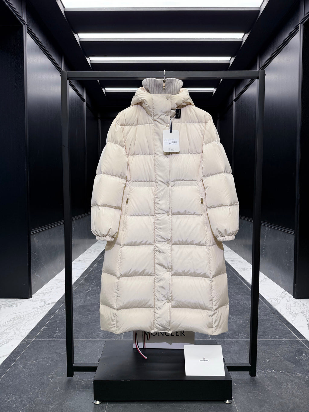 MONCLER LONG COAT 223256