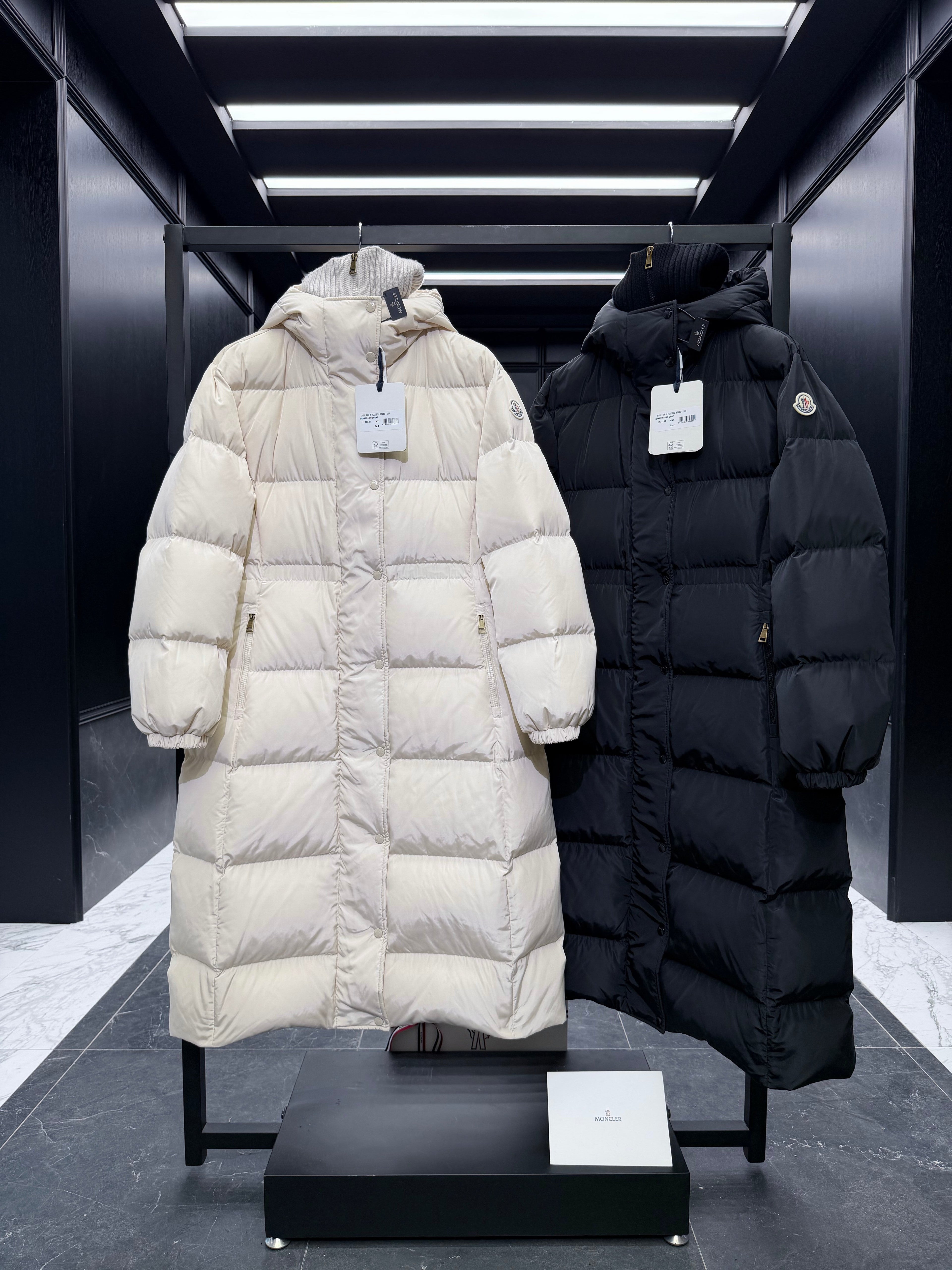 MONCLER LONG COAT 223256