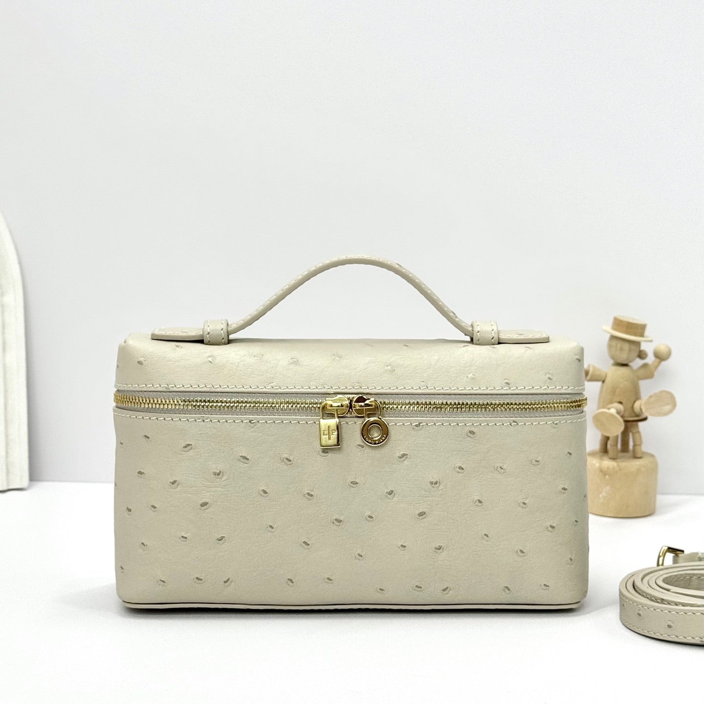 EXTRA POCKET L19 IN BISQUE BEIGE OSTRICH LEATHER GOLD HARDWARE