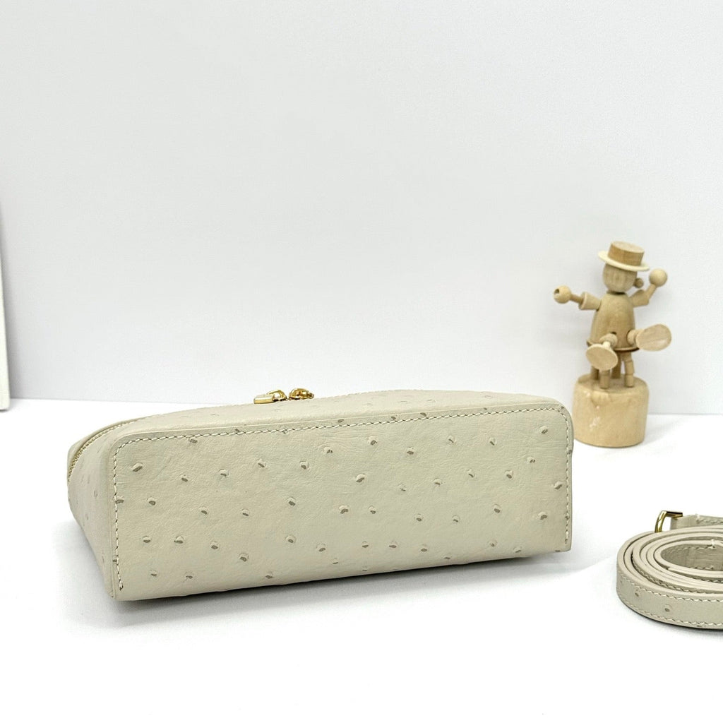 EXTRA POCKET L19 IN BISQUE BEIGE OSTRICH LEATHER GOLD HARDWARE
