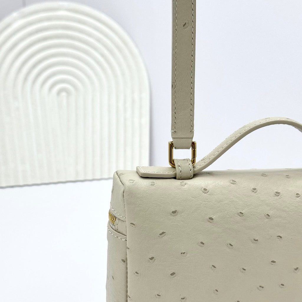 EXTRA POCKET L19 IN BISQUE BEIGE OSTRICH LEATHER GOLD HARDWARE