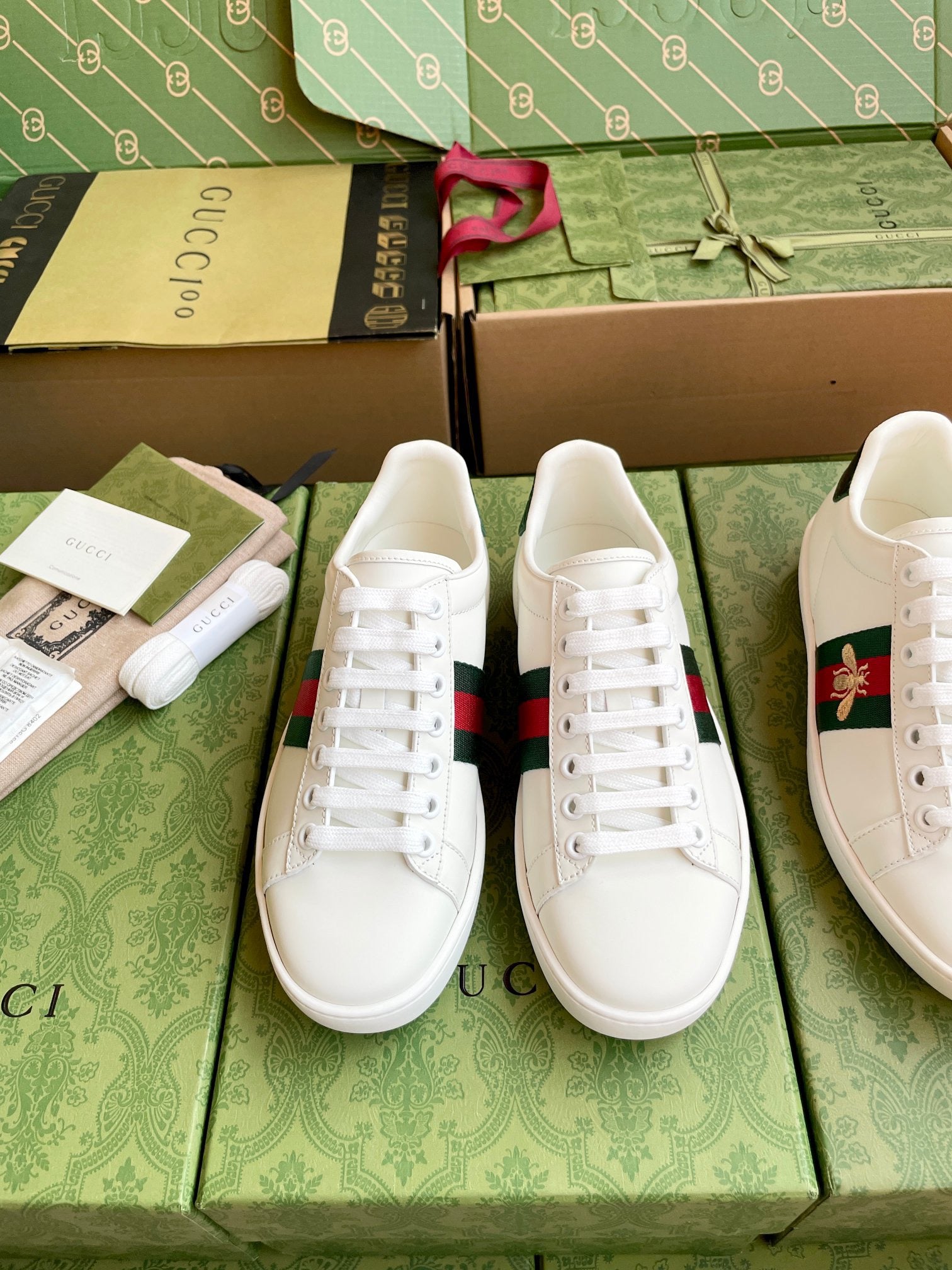 GG LOW-TOP SNEAKERS IN WHITE MIX RED AND GREEN CALFSKIN