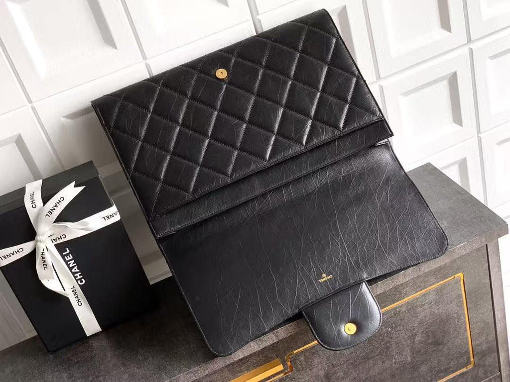 CC CLASSIC FLAP CLUTCH 41 IN BLACK QUILTED CALFSKIN GOLD HARDWARE
