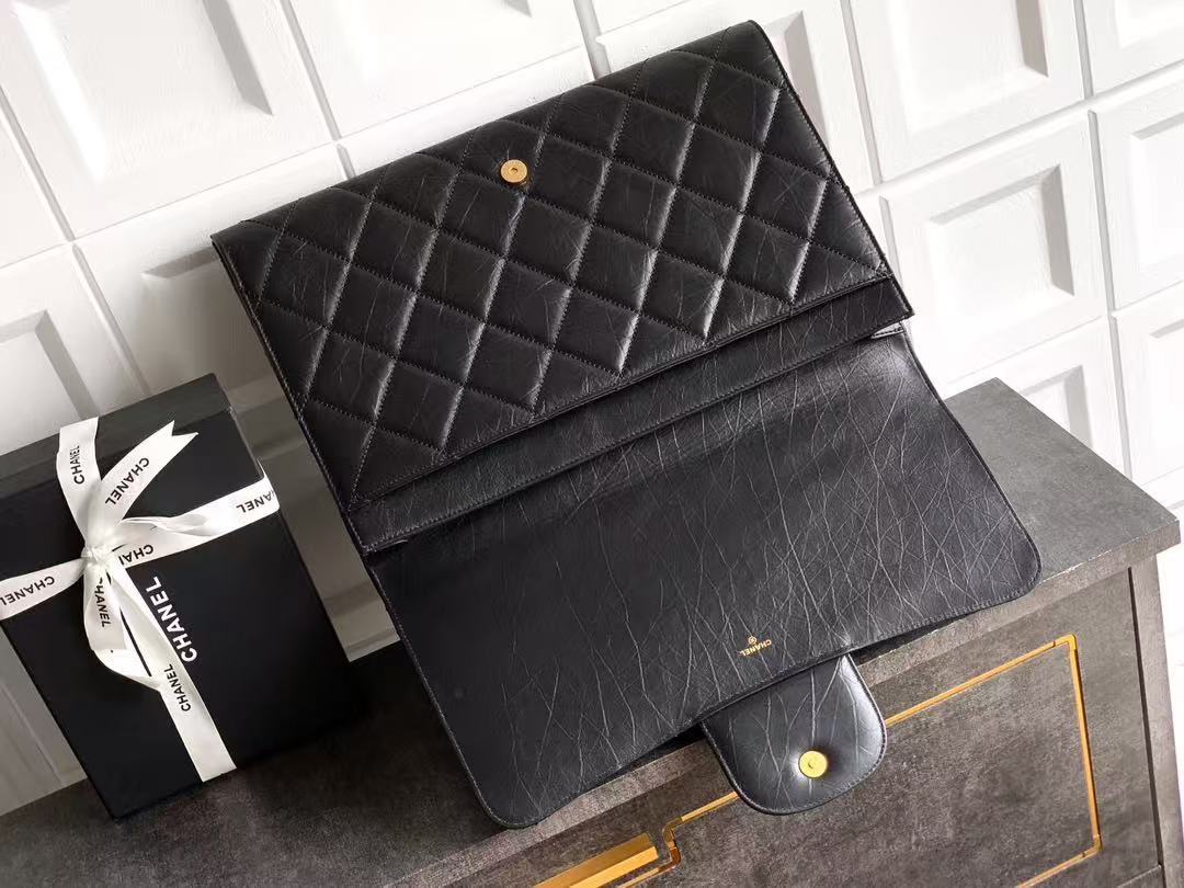 CC CLASSIC FLAP CLUTCH 41 IN BLACK QUILTED CALFSKIN GOLD HARDWARE