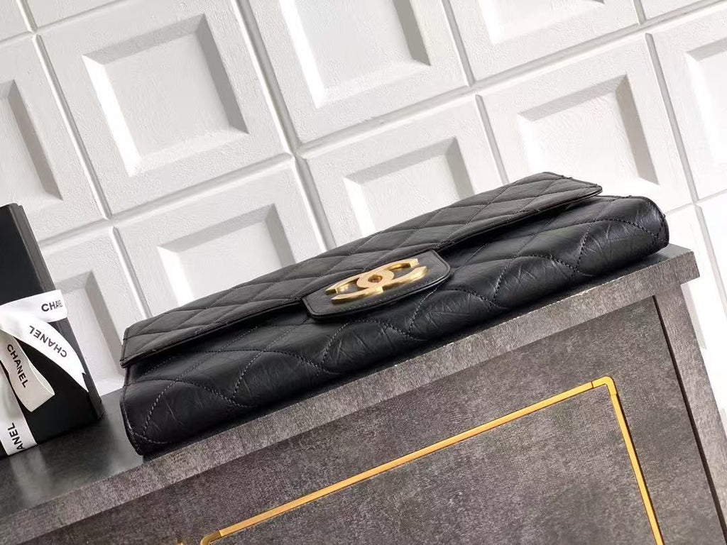 CC CLASSIC FLAP CLUTCH 41 IN BLACK QUILTED CALFSKIN GOLD HARDWARE