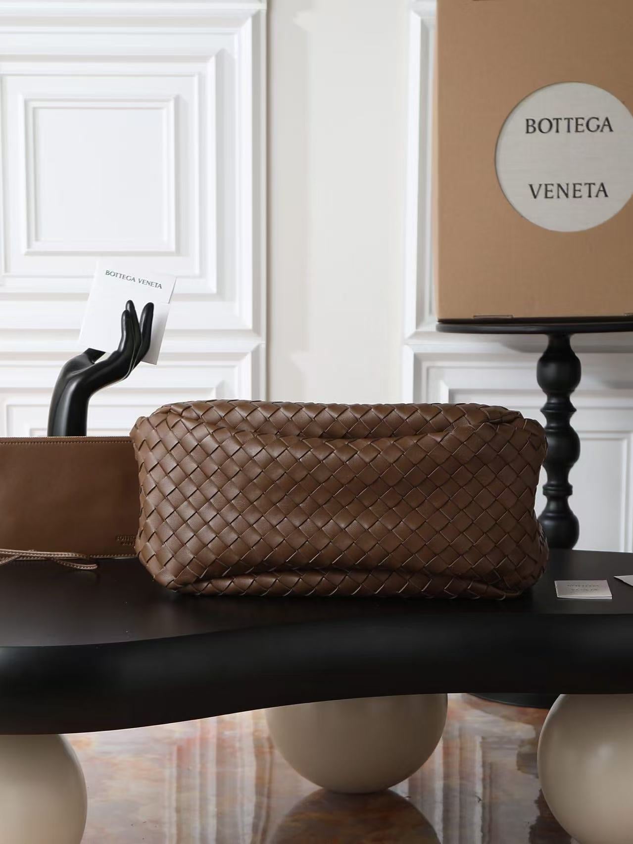 BV CAMPANA LARGE SHOULDER BAG 39 IN CHOCOLATE BROWN INTRECCIATO CALFSKIN