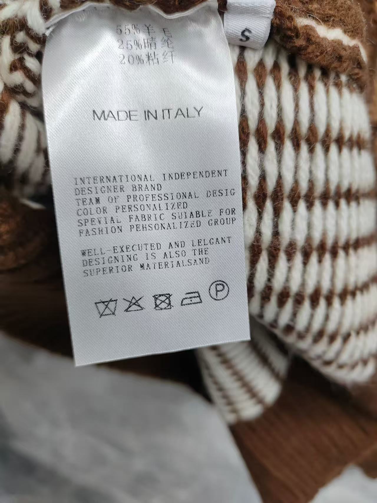 BRUNELLO CUCINELLI CREWNECK SWEATER IN COLORFUL QA3