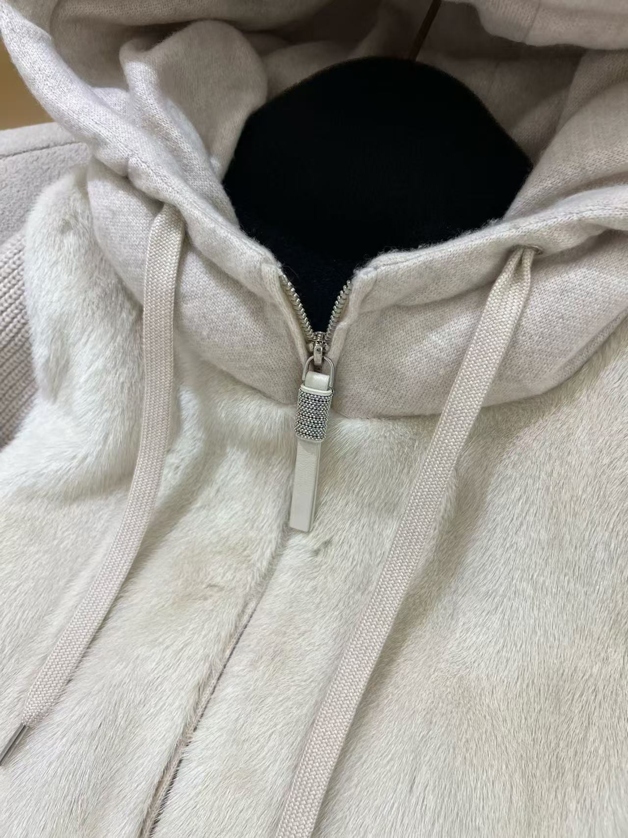LUXURIOUS COMFORTABLE IN BEIGE FUR MIX WOOL JACKET