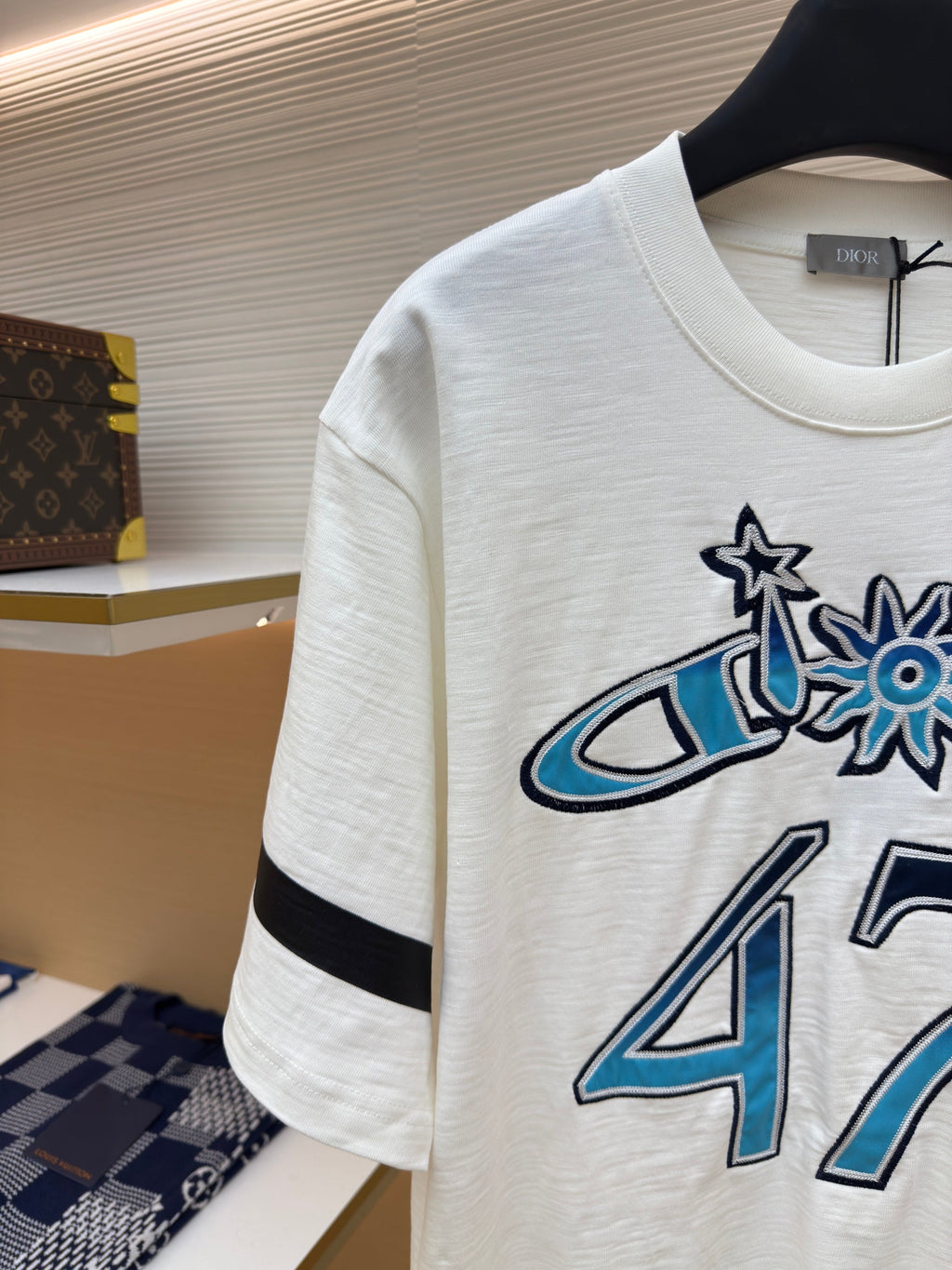 DIOR LEWIS HAMILTON T-SHIRT IN WHITE AND BLUE GRAPHIC LOGO