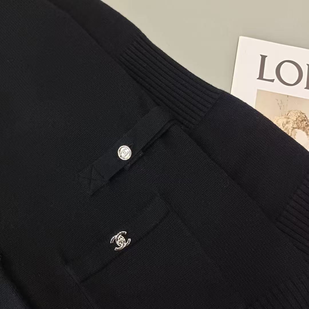 Chanel Black Cardigan In Wool Mix Velvet