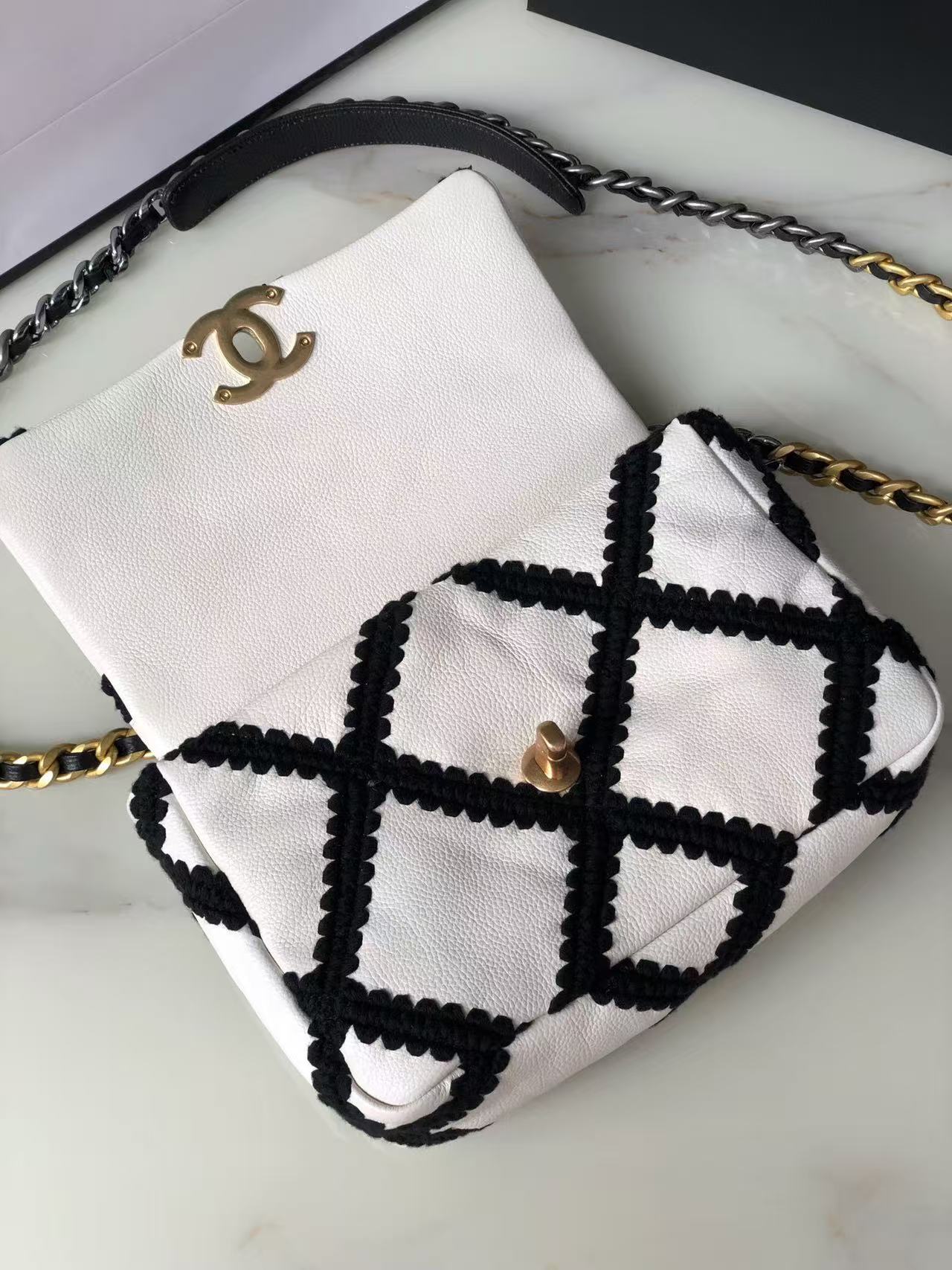 CC FLAP BAG 26 IN WHITE AND BLACK CALFSKIN GOLD HARDWARE