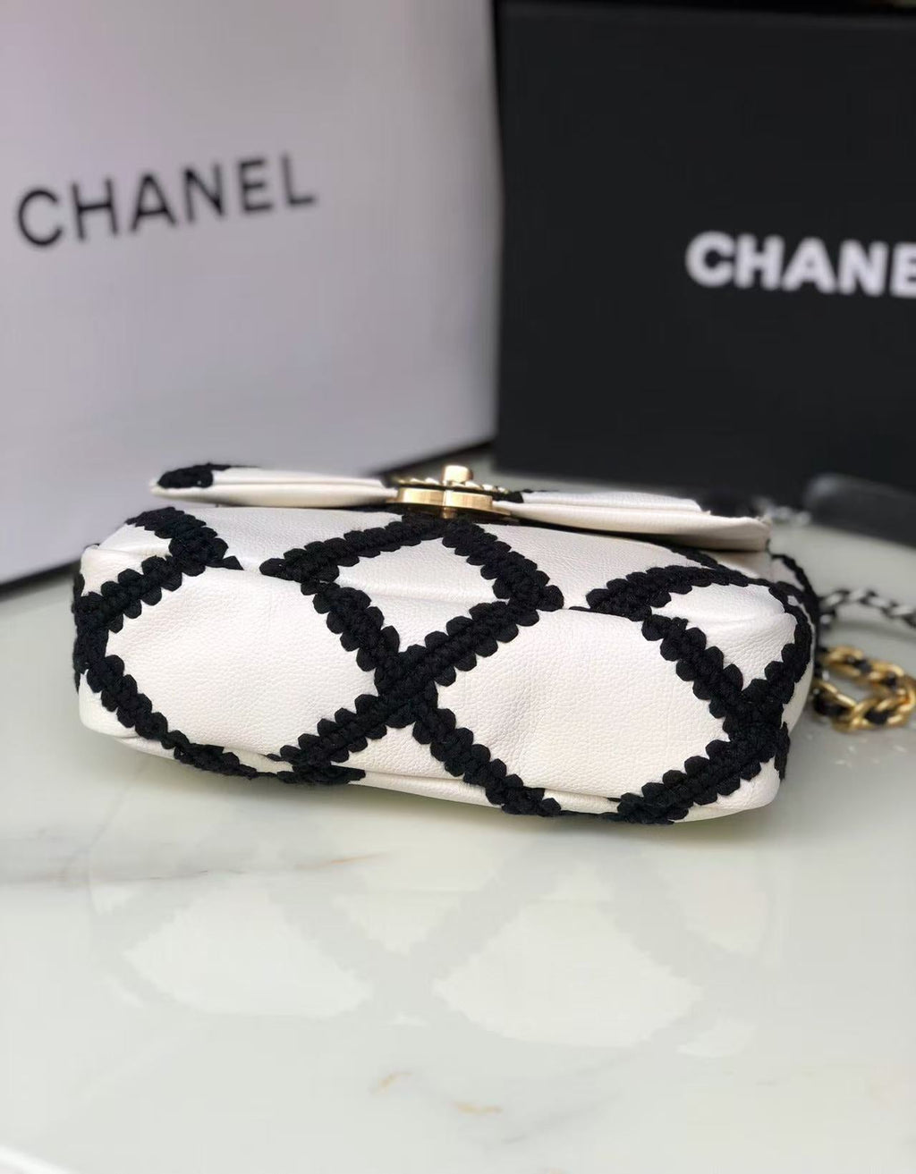 CC FLAP BAG 26 IN WHITE AND BLACK CALFSKIN GOLD HARDWARE