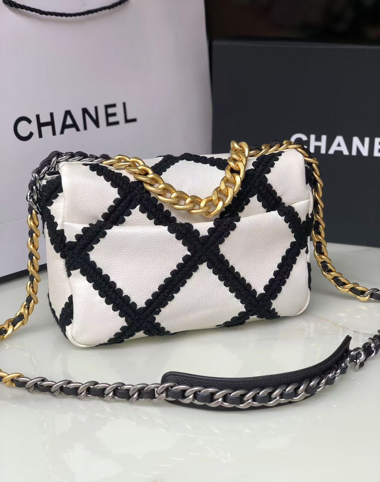 CC FLAP BAG 26 IN WHITE AND BLACK CALFSKIN GOLD HARDWARE