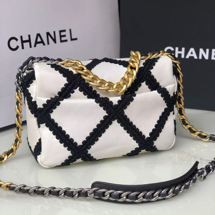 CC FLAP BAG 26 IN WHITE AND BLACK CALFSKIN GOLD HARDWARE