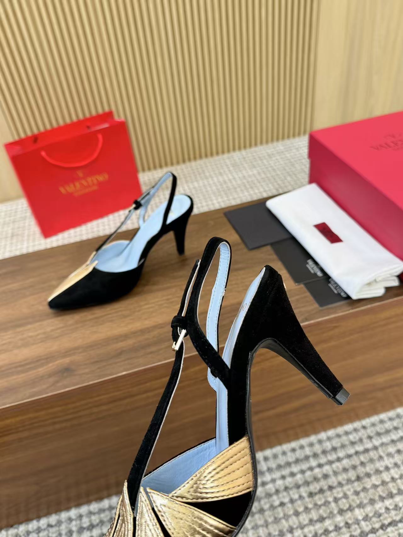 VALENTINO GARAVANI FOLIEFOLIAGE SLINGBACK PUMPS IN BLACK MIX GOLD