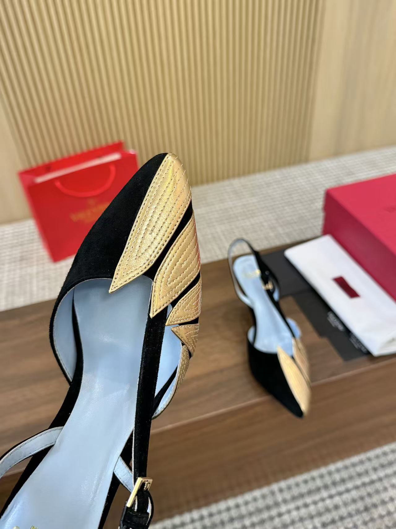 VALENTINO GARAVANI FOLIEFOLIAGE SLINGBACK PUMPS IN BLACK MIX GOLD
