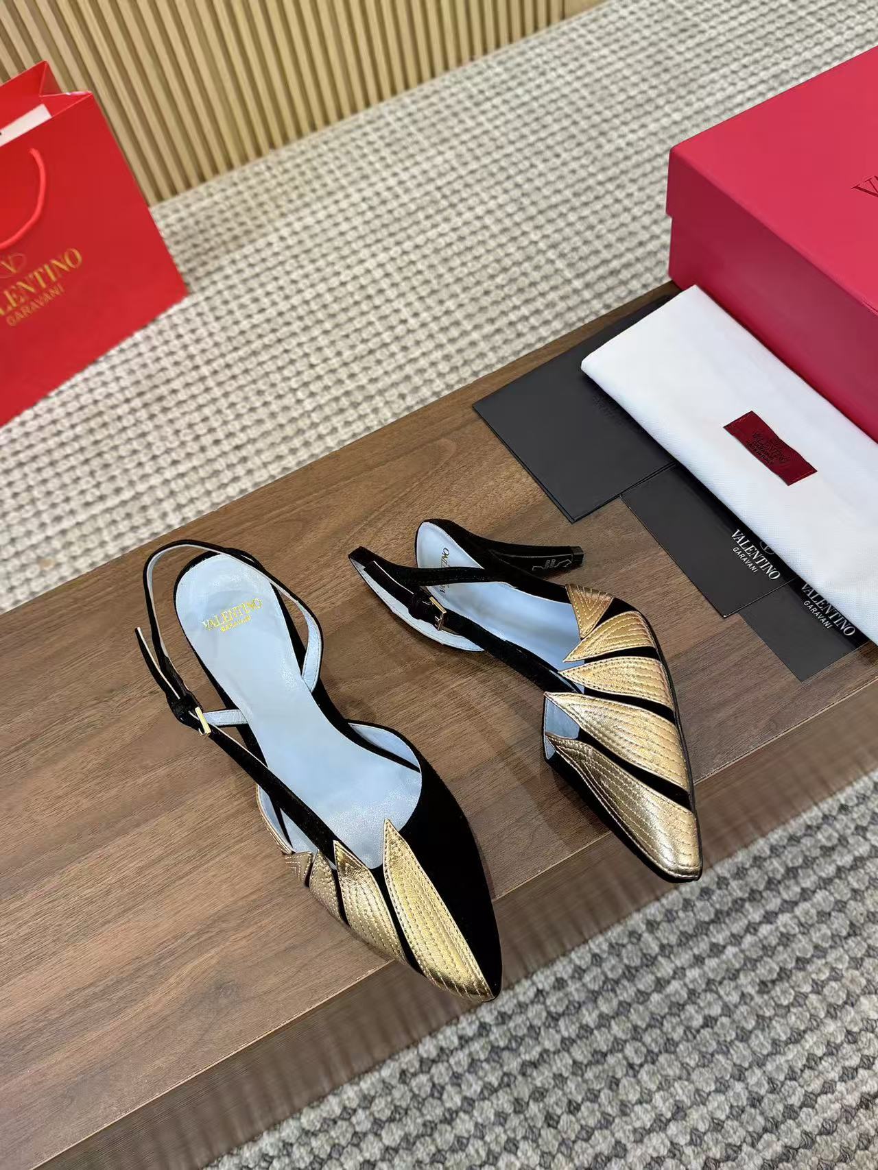 VALENTINO GARAVANI FOLIEFOLIAGE SLINGBACK PUMPS IN BLACK MIX GOLD