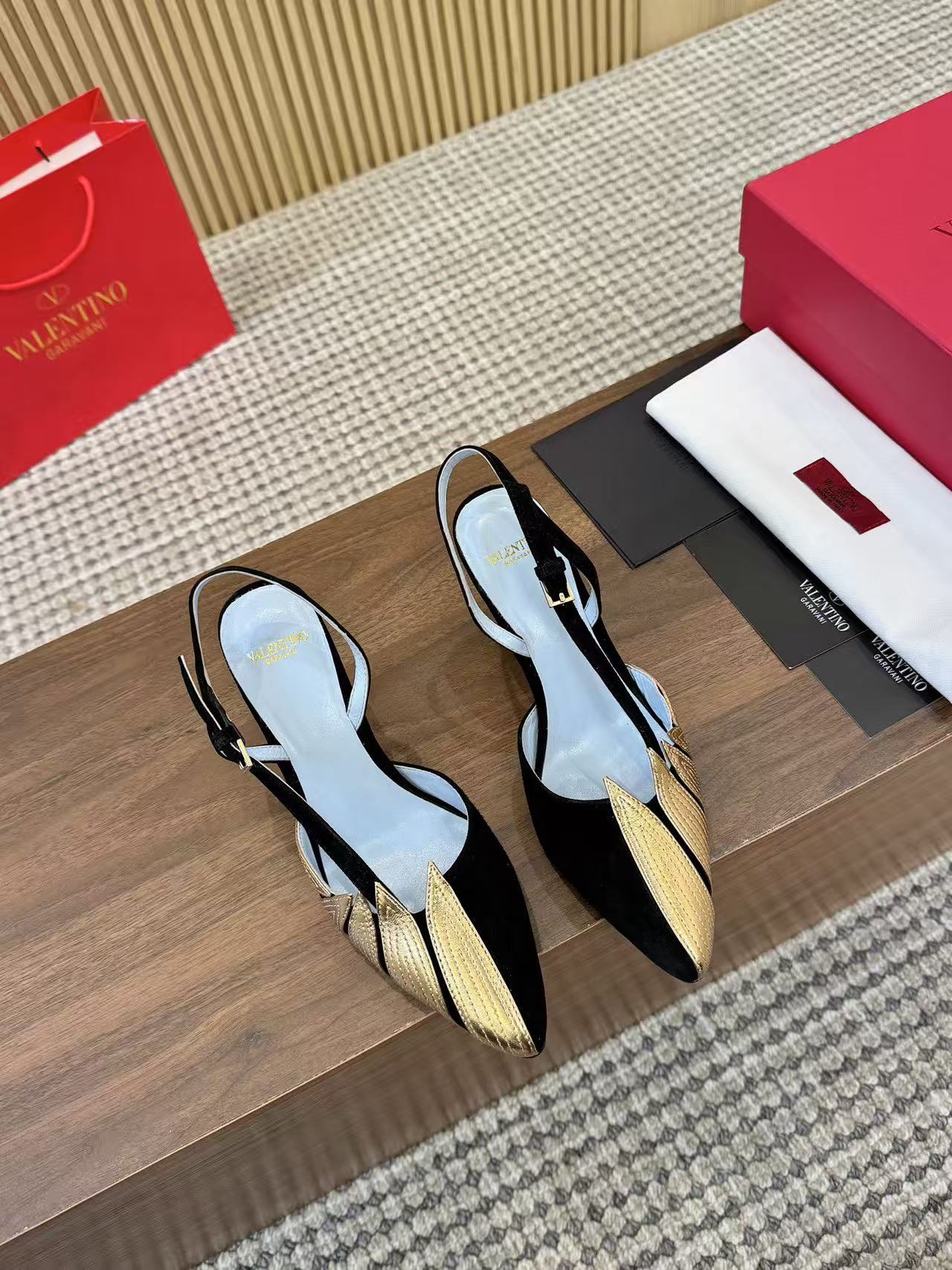 VALENTINO GARAVANI FOLIEFOLIAGE SLINGBACK PUMPS IN BLACK MIX GOLD