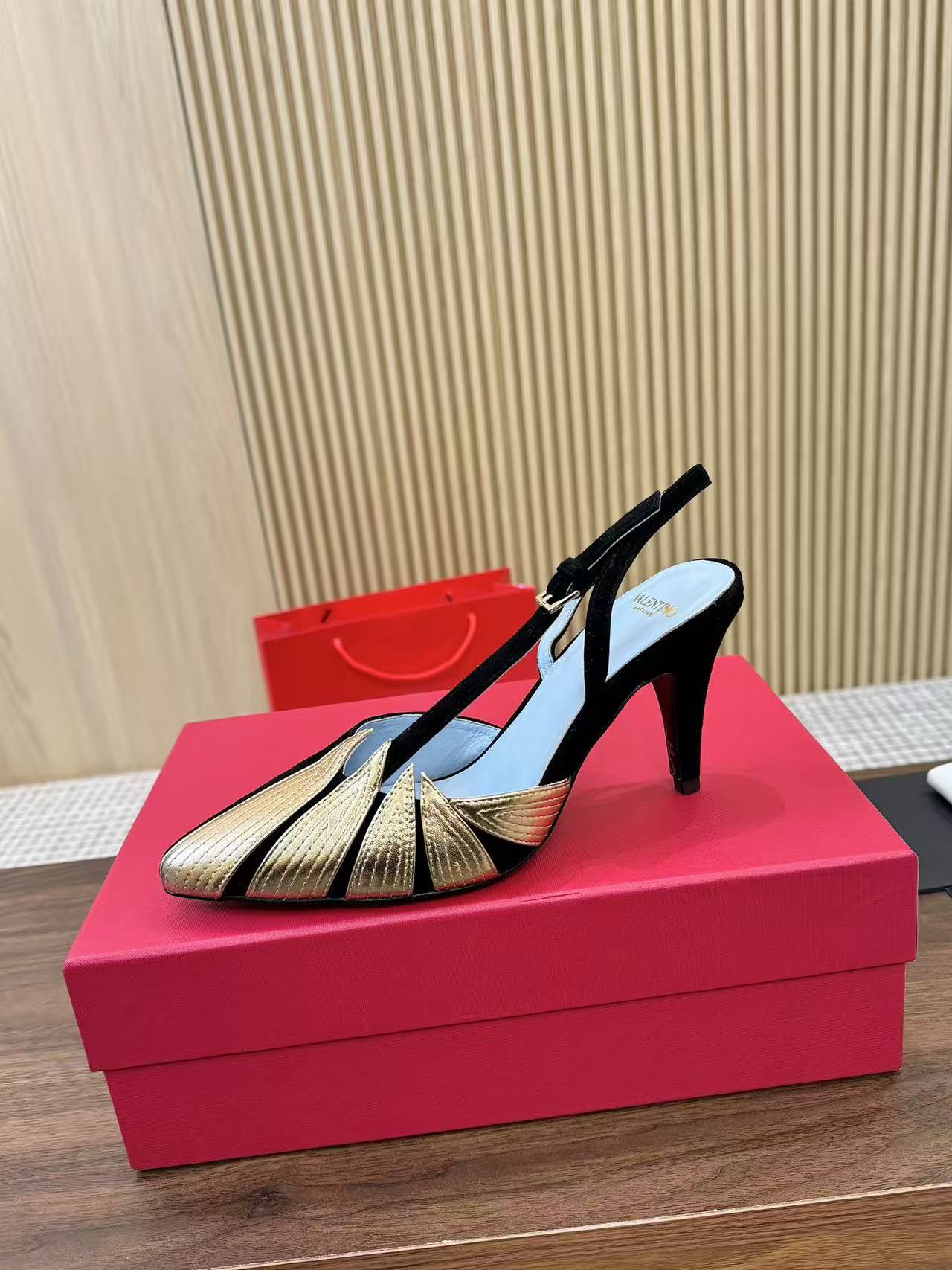 VALENTINO GARAVANI FOLIEFOLIAGE SLINGBACK PUMPS IN BLACK MIX GOLD