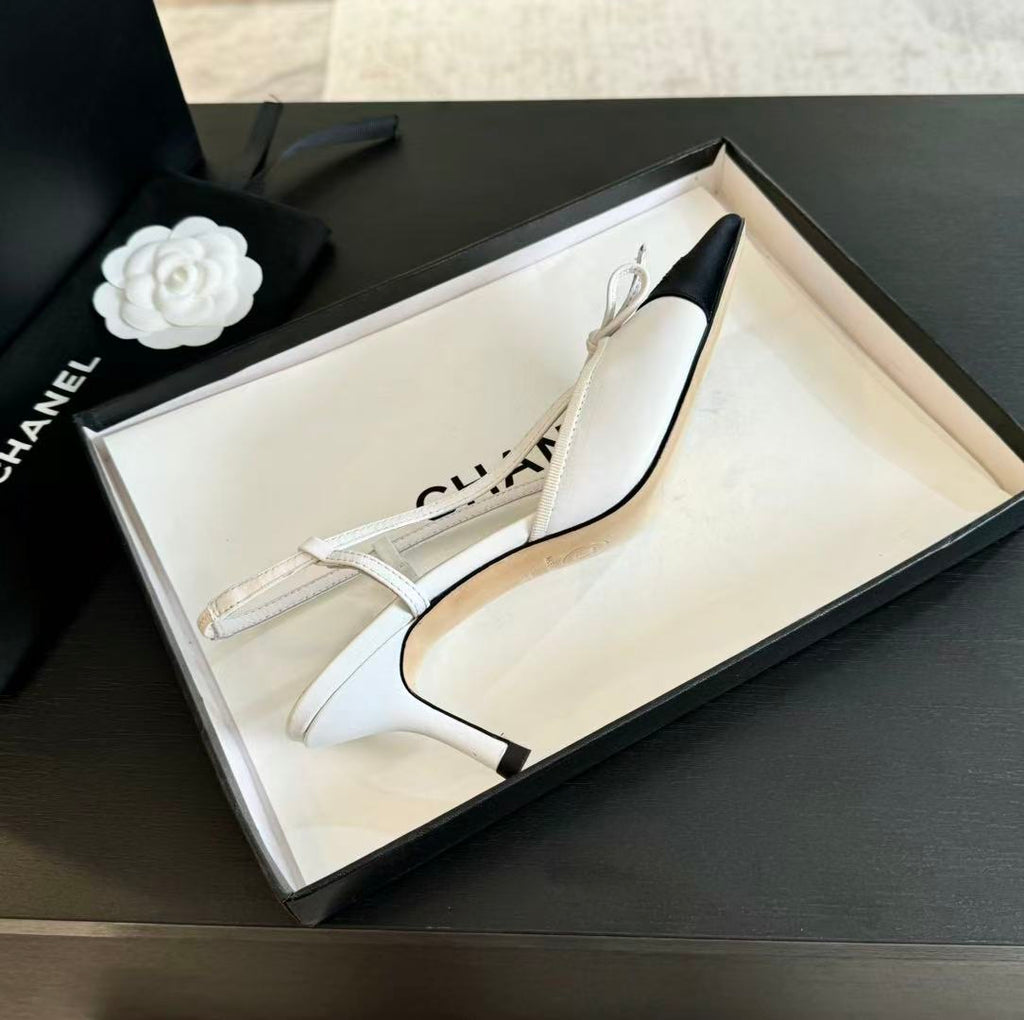CHANEL 25S HIGH HEEL POINTY IN WHITE CALFSKIN AND BLACK FABRIC