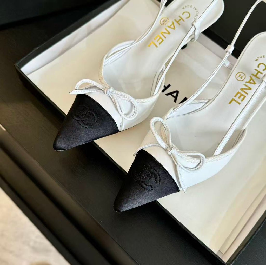 CHANEL 25S HIGH HEEL POINTY IN WHITE CALFSKIN AND BLACK FABRIC
