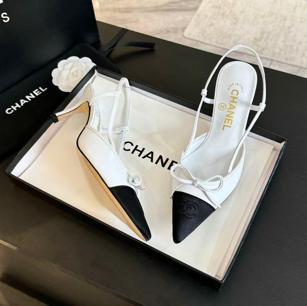 CHANEL 25S HIGH HEEL POINTY IN WHITE CALFSKIN AND BLACK FABRIC