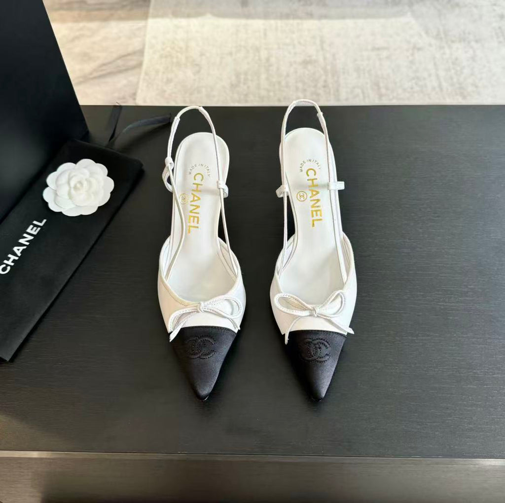 CHANEL 25S HIGH HEEL POINTY IN WHITE CALFSKIN AND BLACK FABRIC