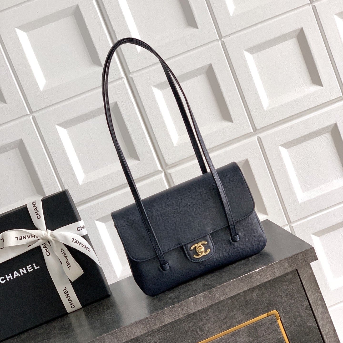 CHANEL SMALL FLAP BAG 22 IN BLACK GRAINED CALFSKIN GOLD HARDWARE