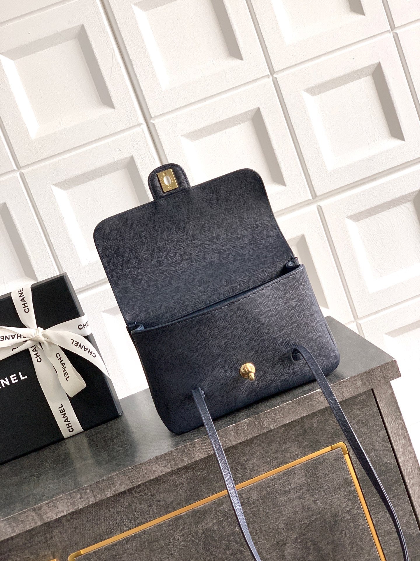 CHANEL SMALL FLAP BAG 22 IN BLACK GRAINED CALFSKIN GOLD HARDWARE