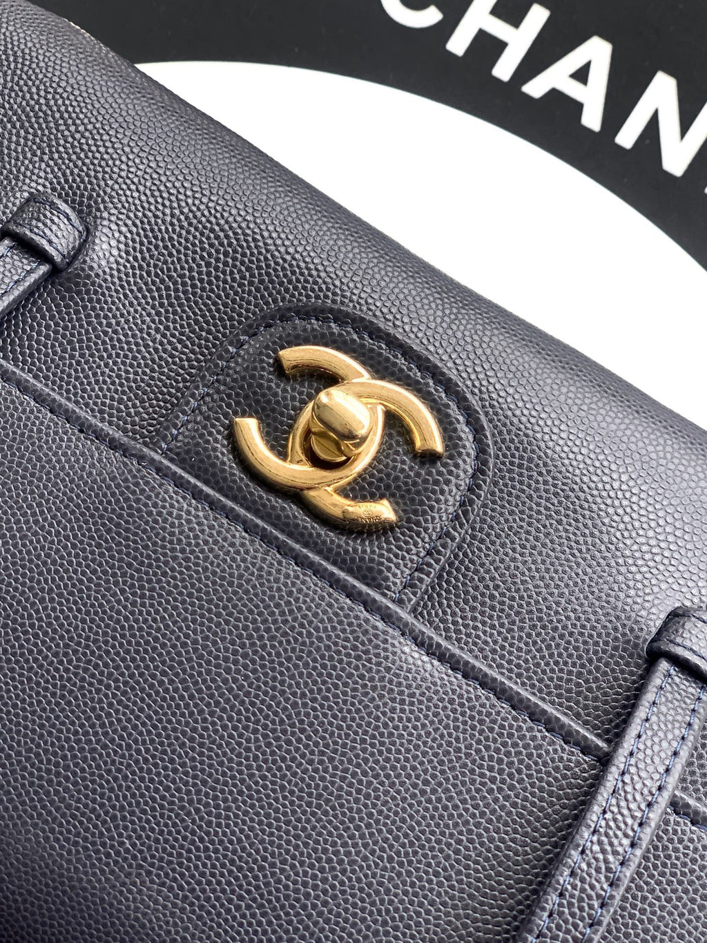 CHANEL SMALL FLAP BAG 22 IN BLACK GRAINED CALFSKIN GOLD HARDWARE