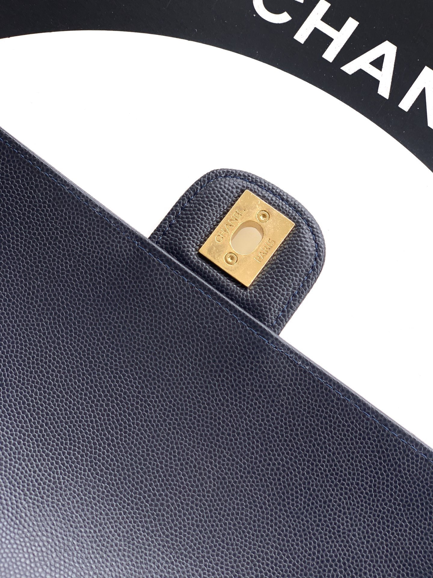 CHANEL SMALL FLAP BAG 22 IN BLACK GRAINED CALFSKIN GOLD HARDWARE