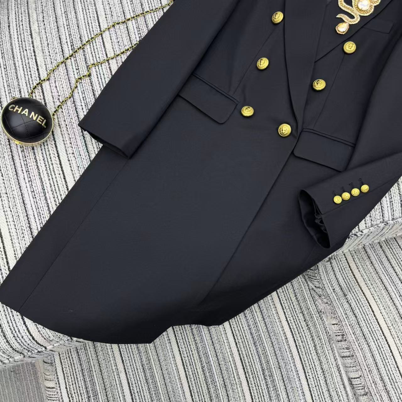 LONG COAT IN BLACK WITH GOLD BUTTONS AND A SNAKE BROOCH