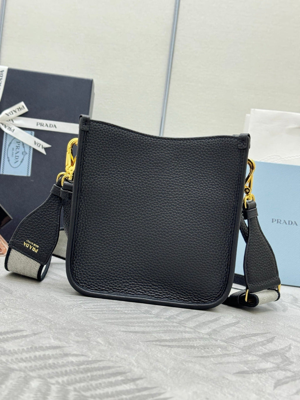 PRADA SHOULDER BAG 20 IN BLACK CALFSKIN
