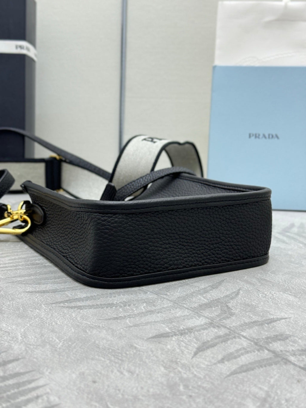 PRADA SHOULDER BAG 20 IN BLACK CALFSKIN