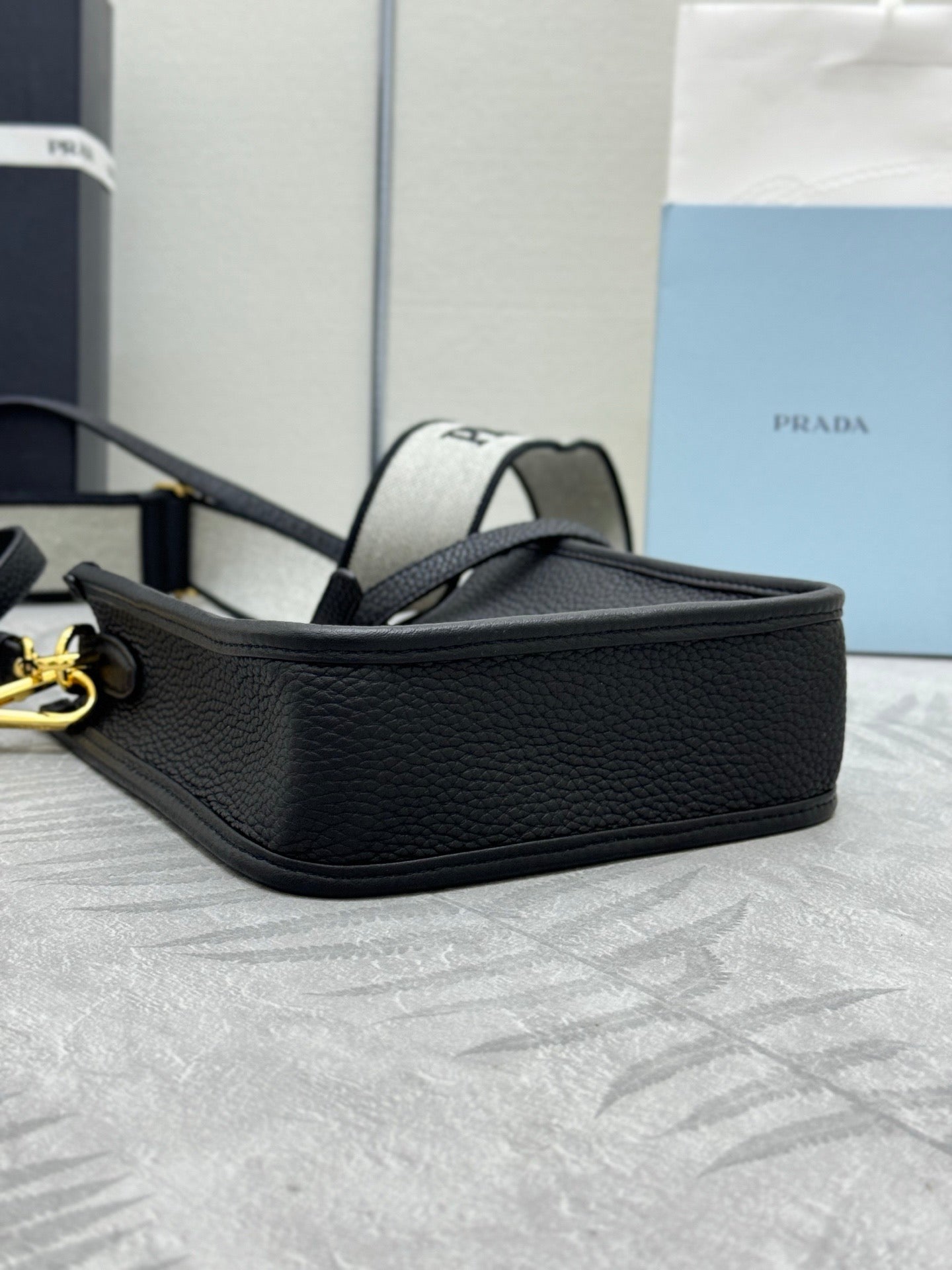 PRADA SHOULDER BAG 20 IN BLACK CALFSKIN