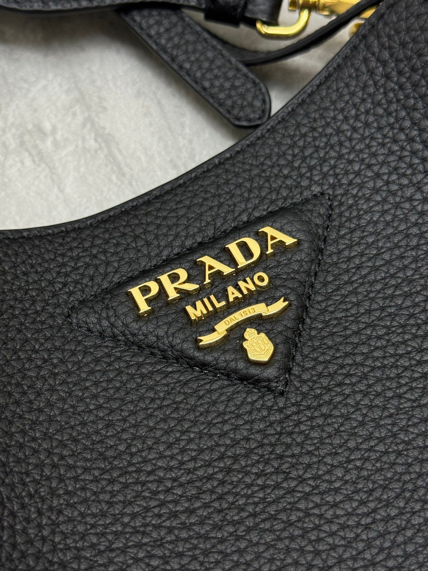 PRADA SHOULDER BAG 20 IN BLACK CALFSKIN
