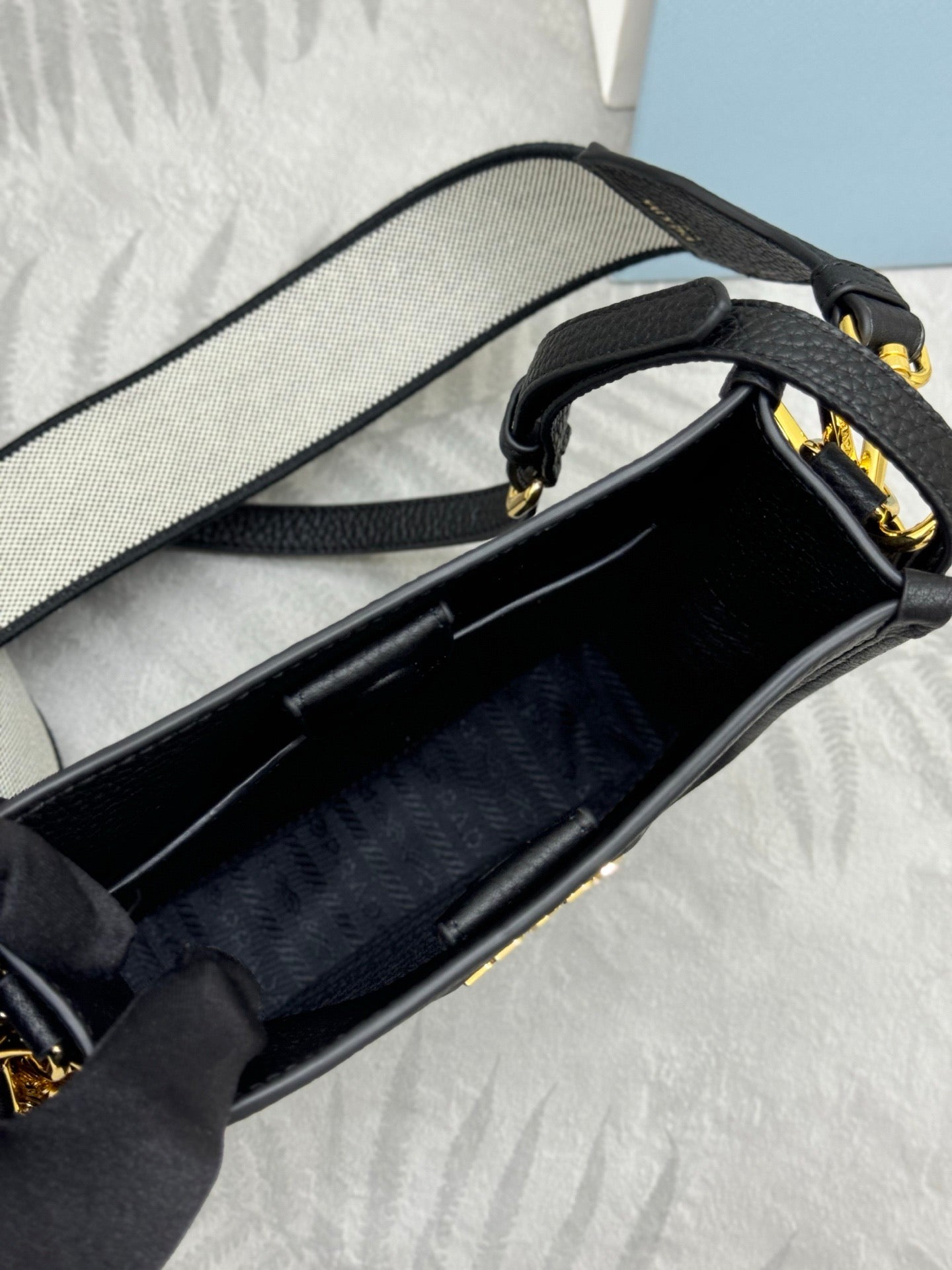 PRADA SHOULDER BAG 20 IN BLACK CALFSKIN
