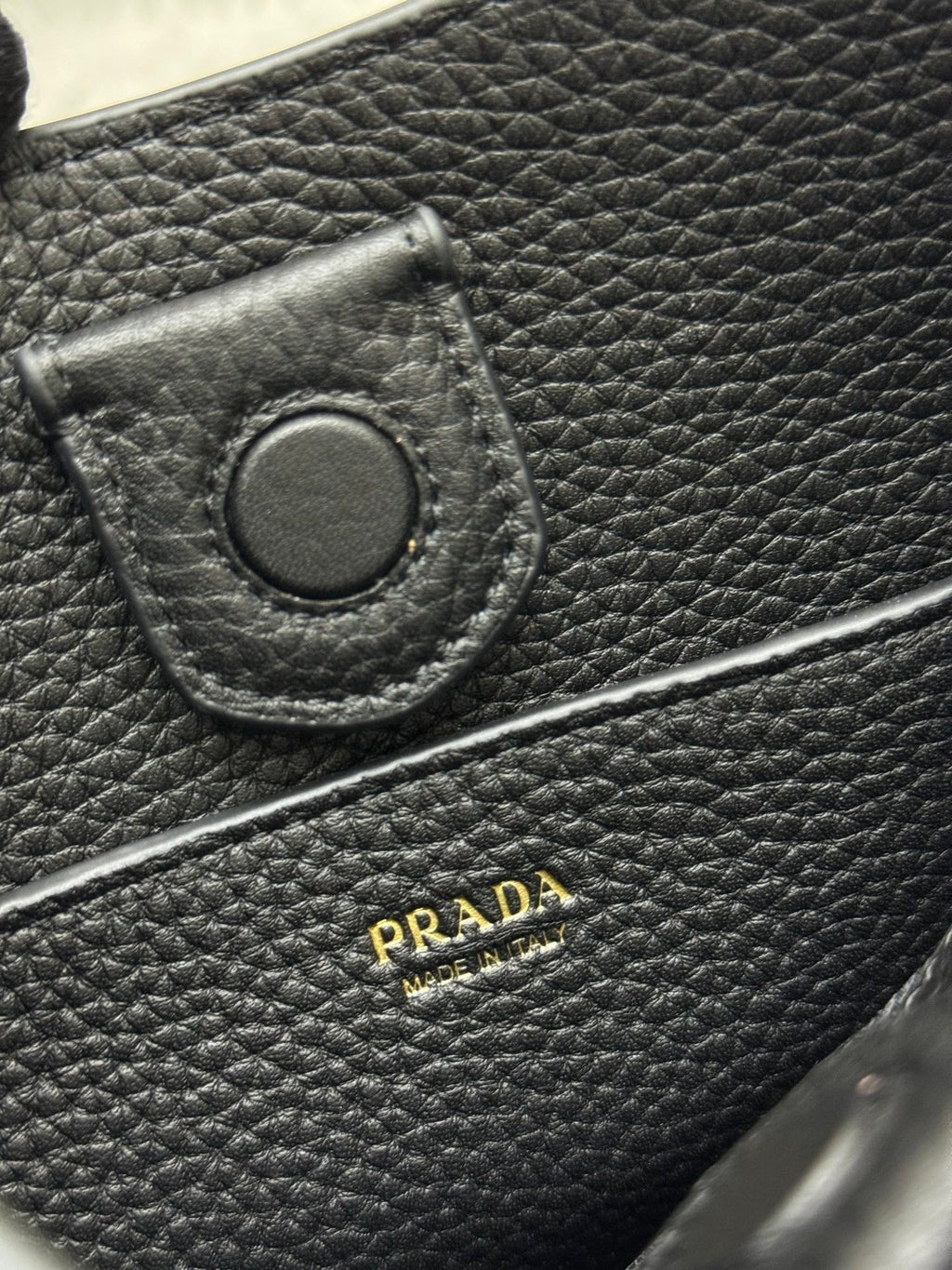 PRADA SHOULDER BAG 20 IN BLACK CALFSKIN