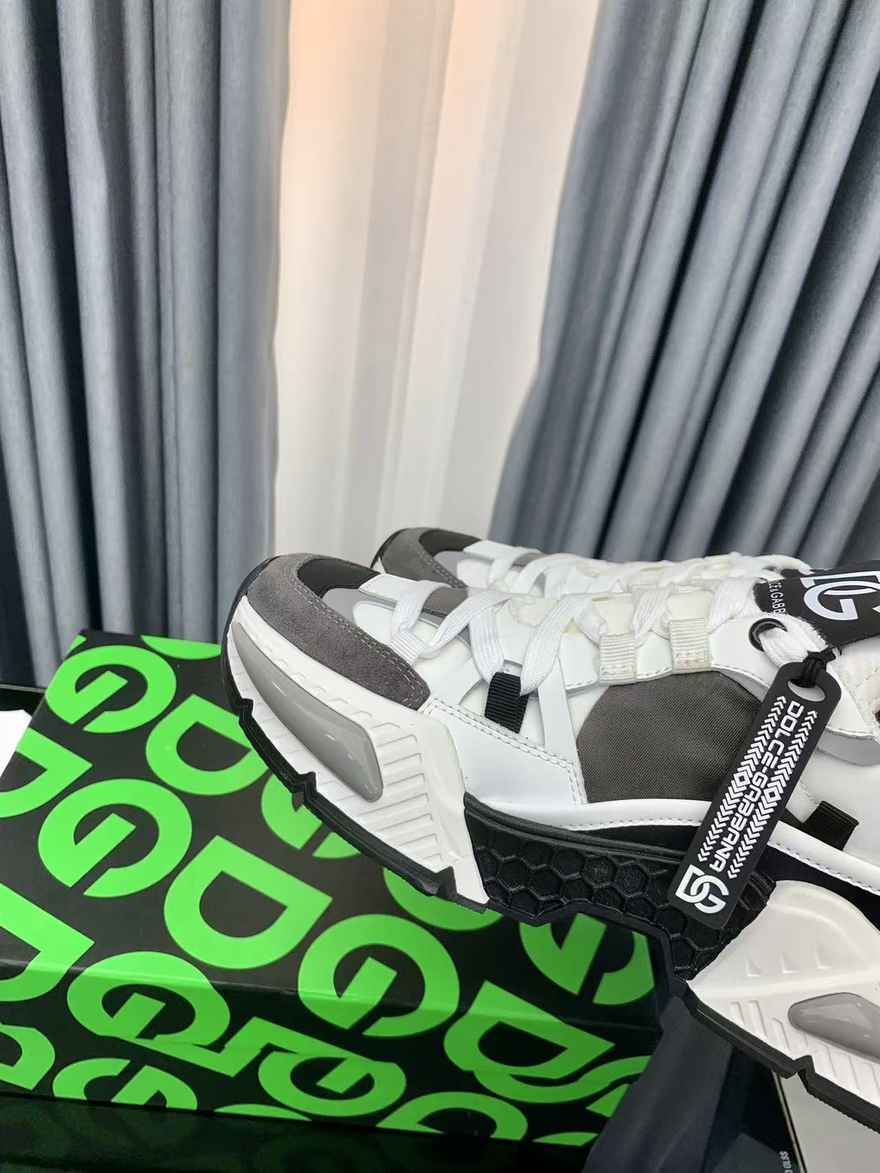 D&G AIRMASTER LOW-TOP SNEAKERS IN WHITE MIX GREY MESH