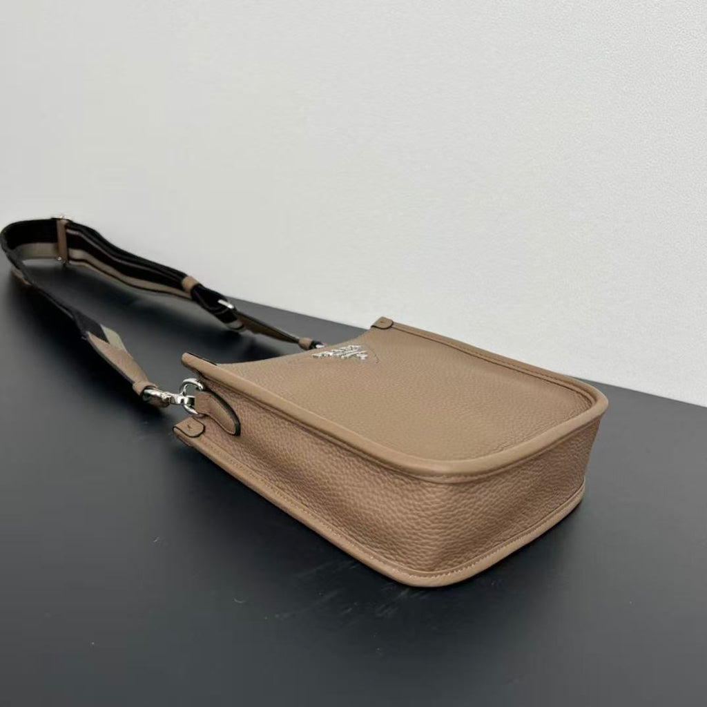 PRADA ADJUSTABLE SHOULDER BAG 20 IN BROWN CALFSKIN SILVER HARDWARE