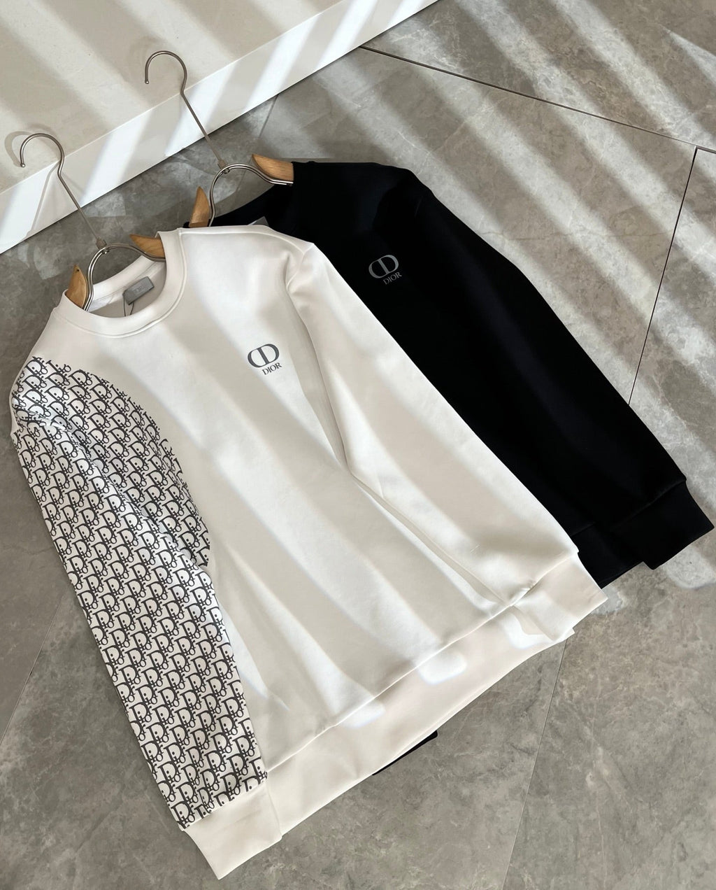 DIOR OBLIQUE CREWNECK SWEATSHIRTS IN WHITE AND BLACK