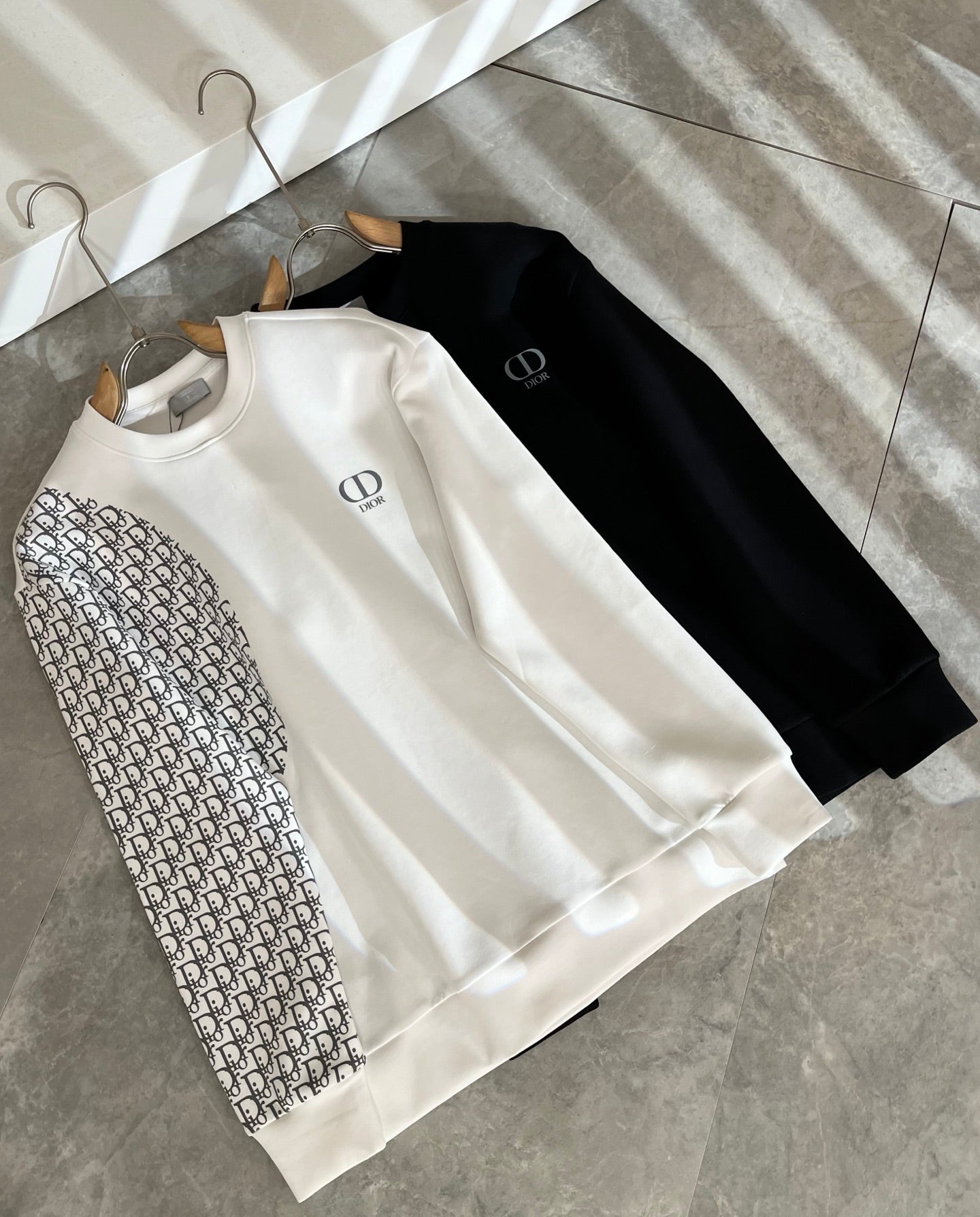 DIOR OBLIQUE CREWNECK SWEATSHIRTS IN WHITE AND BLACK