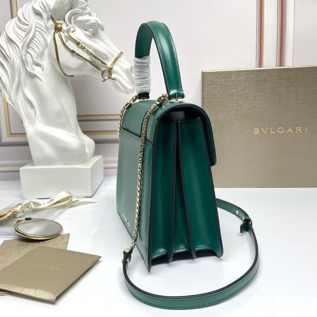 BULGARI SERPENTI FOREVER TOP 22 HANDLE BAG IN EMERALD GREEN CALFSKIN GOLD HARDWARE