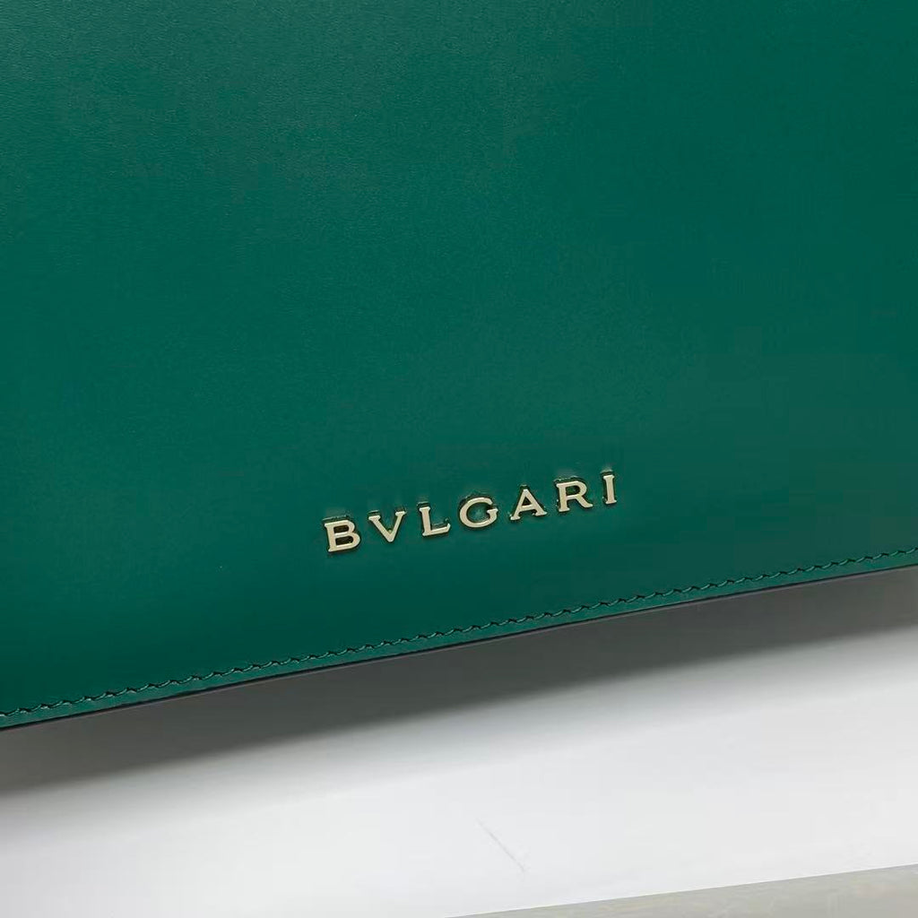 BULGARI SERPENTI FOREVER TOP 22 HANDLE BAG IN EMERALD GREEN CALFSKIN GOLD HARDWARE