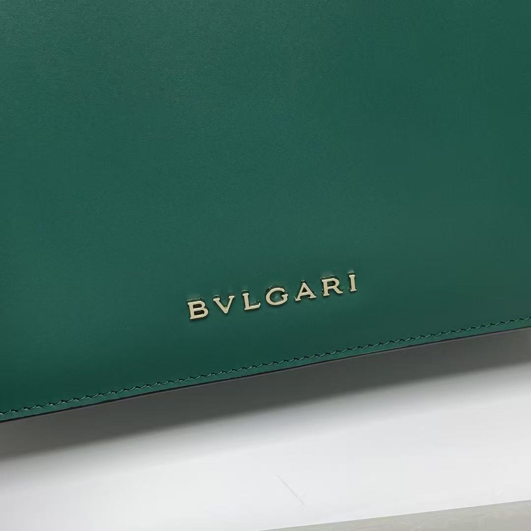 BULGARI SERPENTI FOREVER TOP 22 HANDLE BAG IN EMERALD GREEN CALFSKIN GOLD HARDWARE