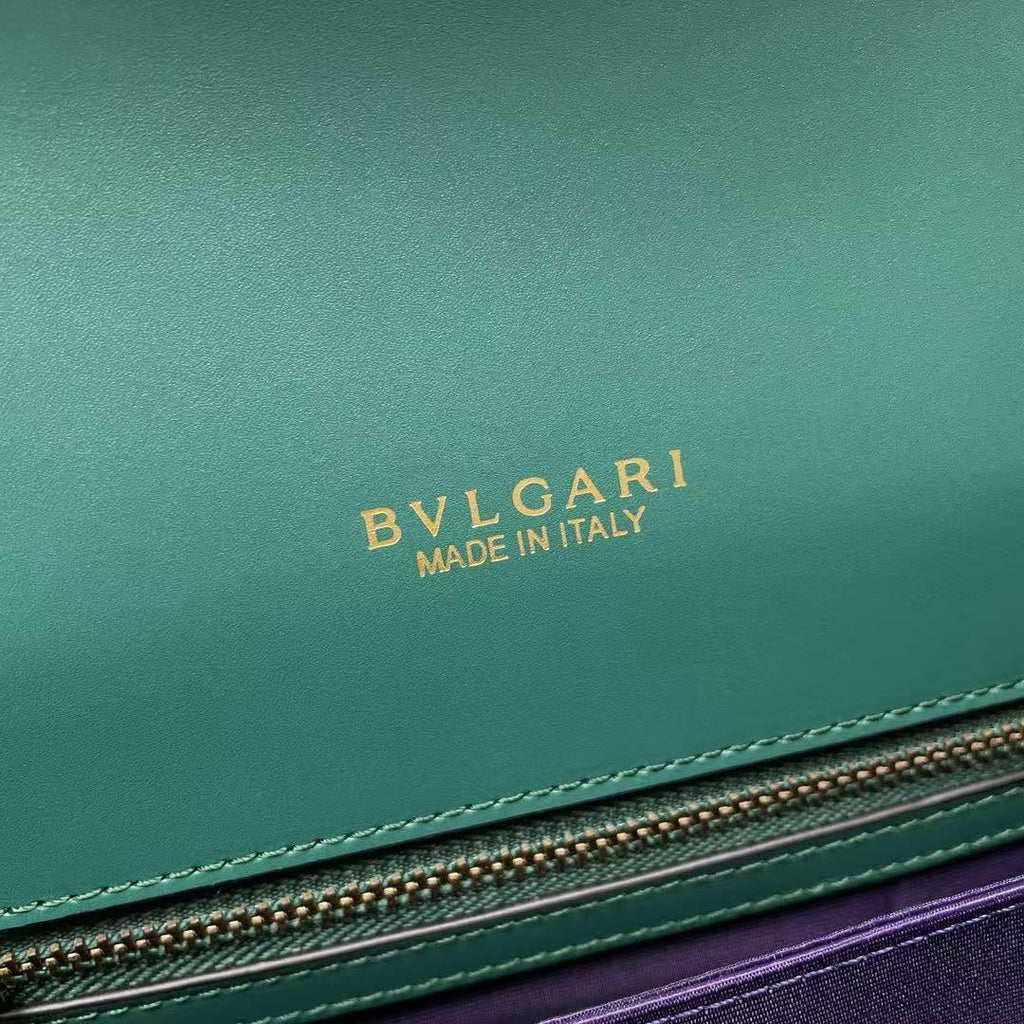 BULGARI SERPENTI FOREVER TOP 22 HANDLE BAG IN EMERALD GREEN CALFSKIN GOLD HARDWARE
