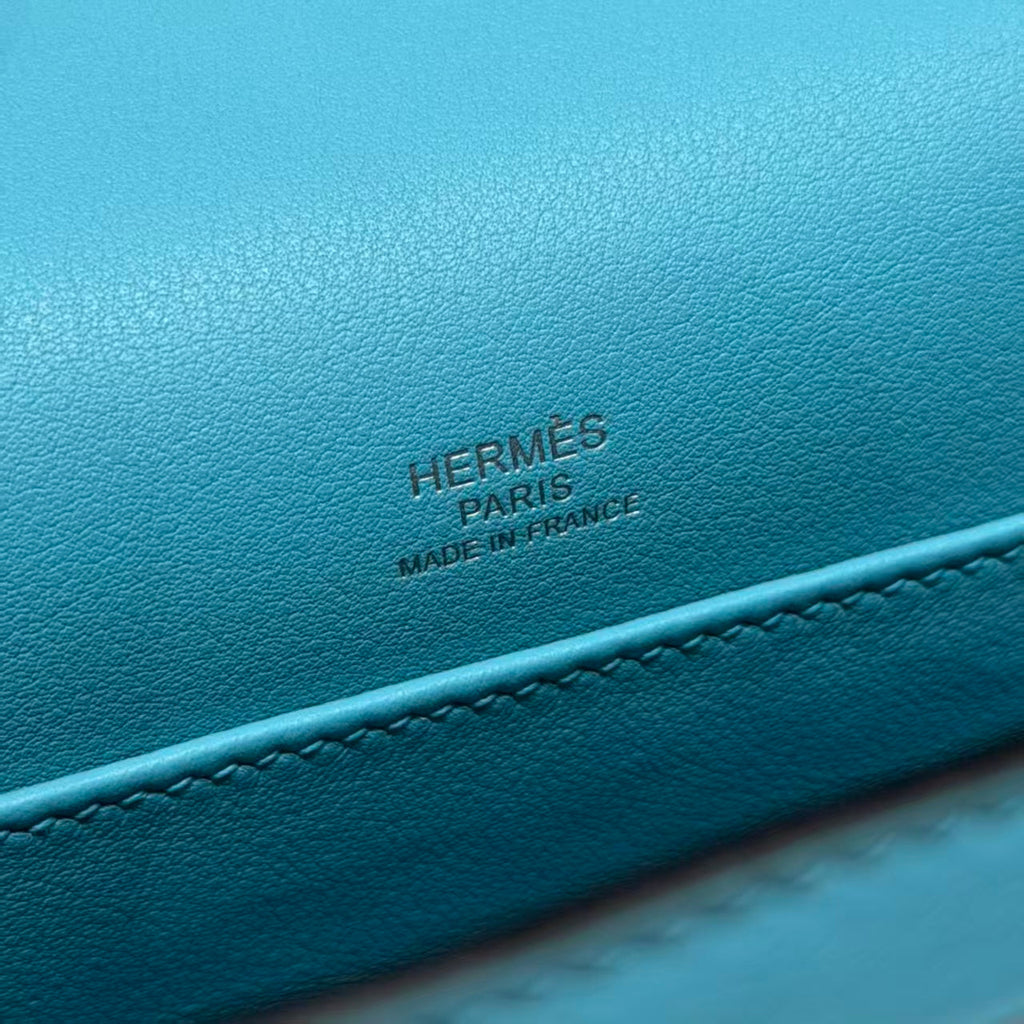 HM KELLY POCHETTE 22 IN CYAN BLUE TOGO GOLD HARDWARE