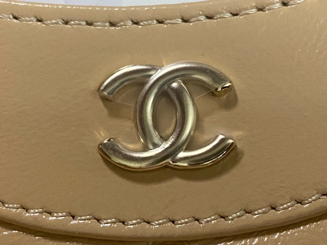 CC SHOPPING BAG 20 IN BEIGE QUILTED CALFSKIN