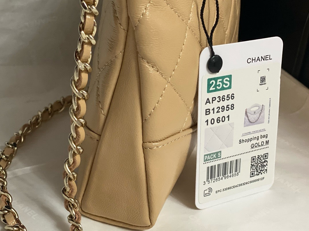 CC SHOPPING BAG 20 IN BEIGE QUILTED CALFSKIN